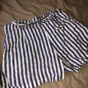 High waisted stripped shorts! Size Medium.